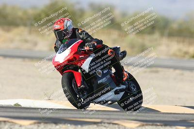 media/Dec-01-2025-Moto Forza (Mon) [[2daa91e15f]]/2-Intermediate Group/Session 3 (Turn 3)/